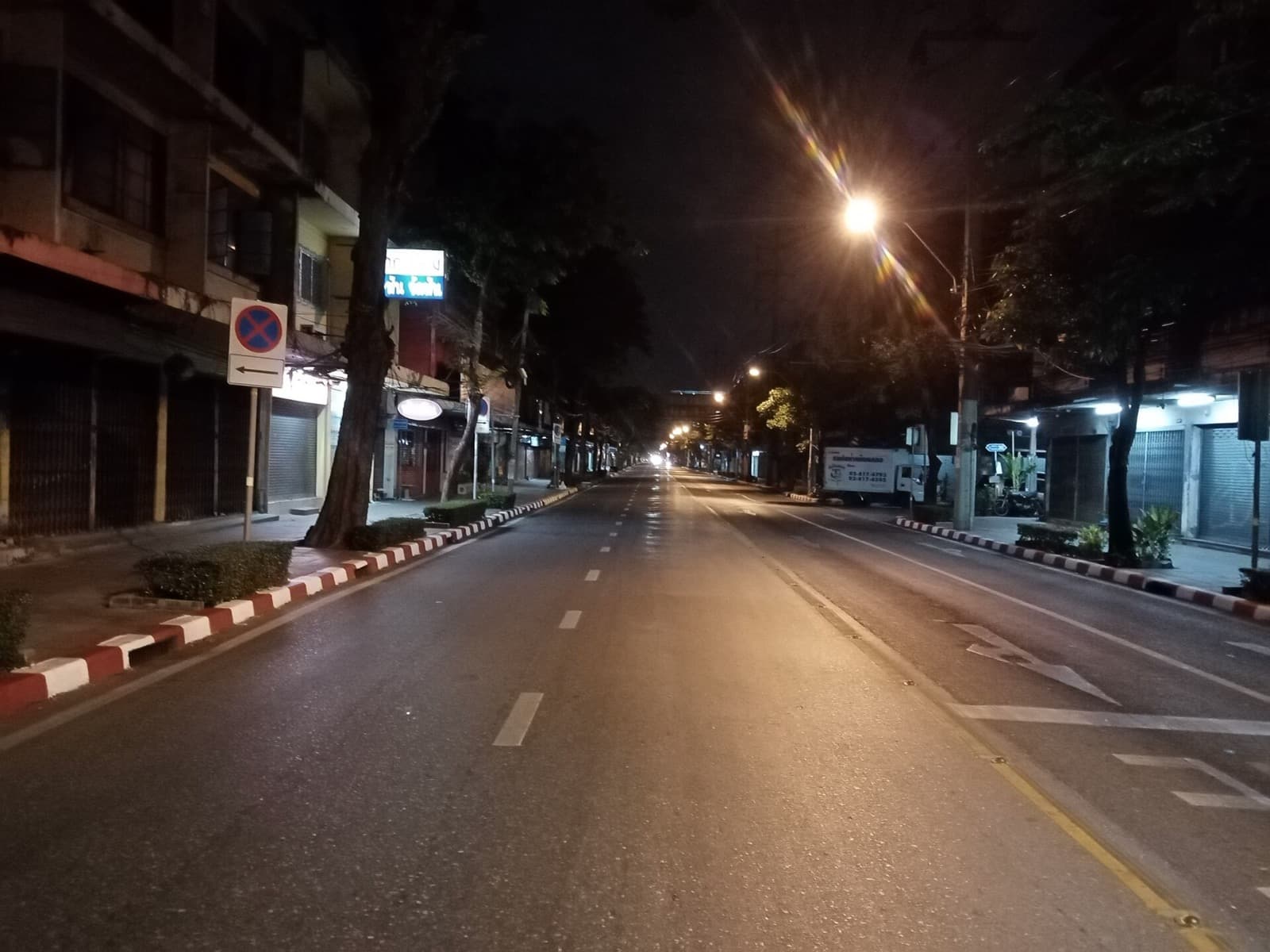 Banthat Thong Road in Bangkok