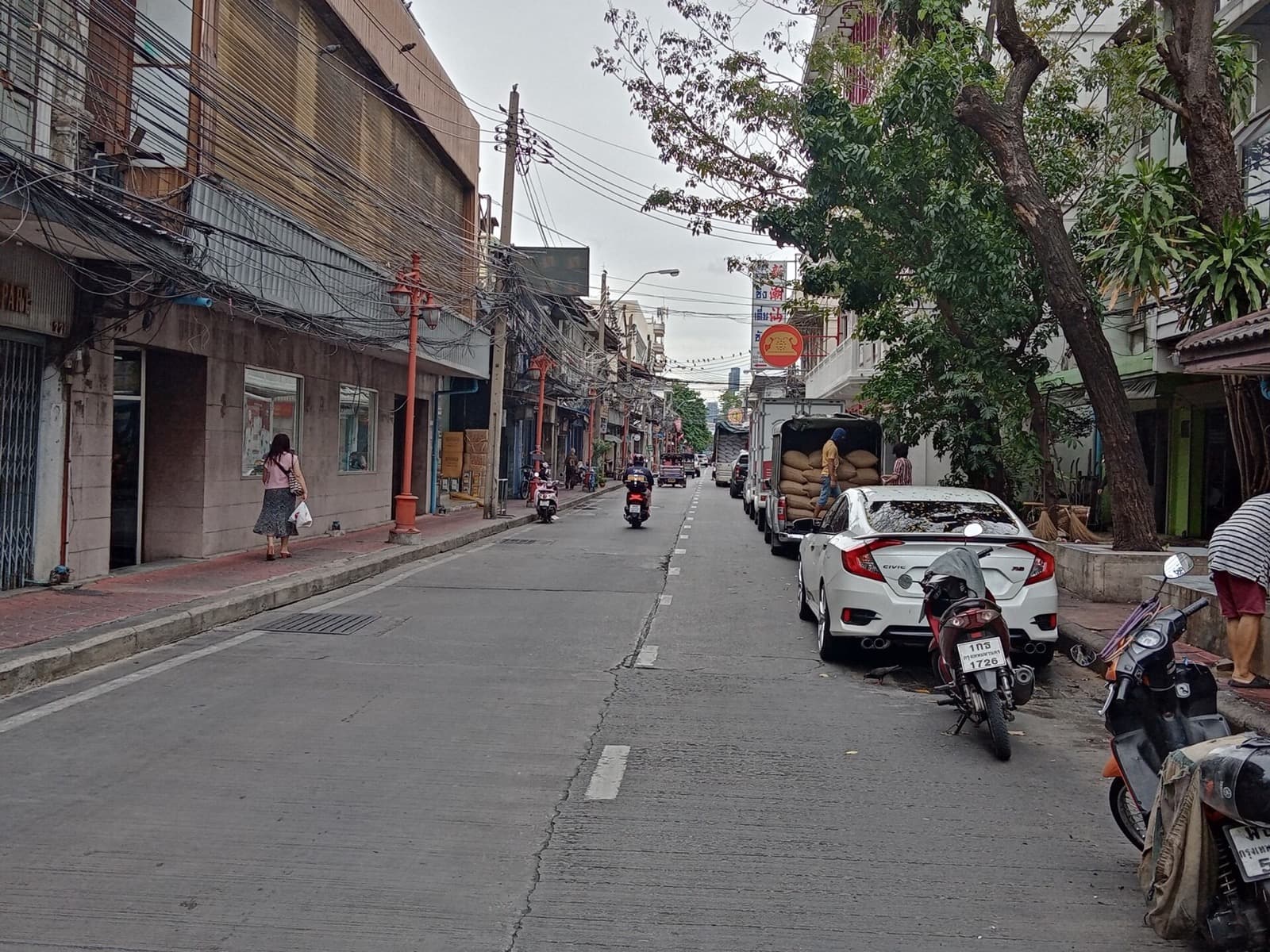 Song Wat Road street scene in Bangkok