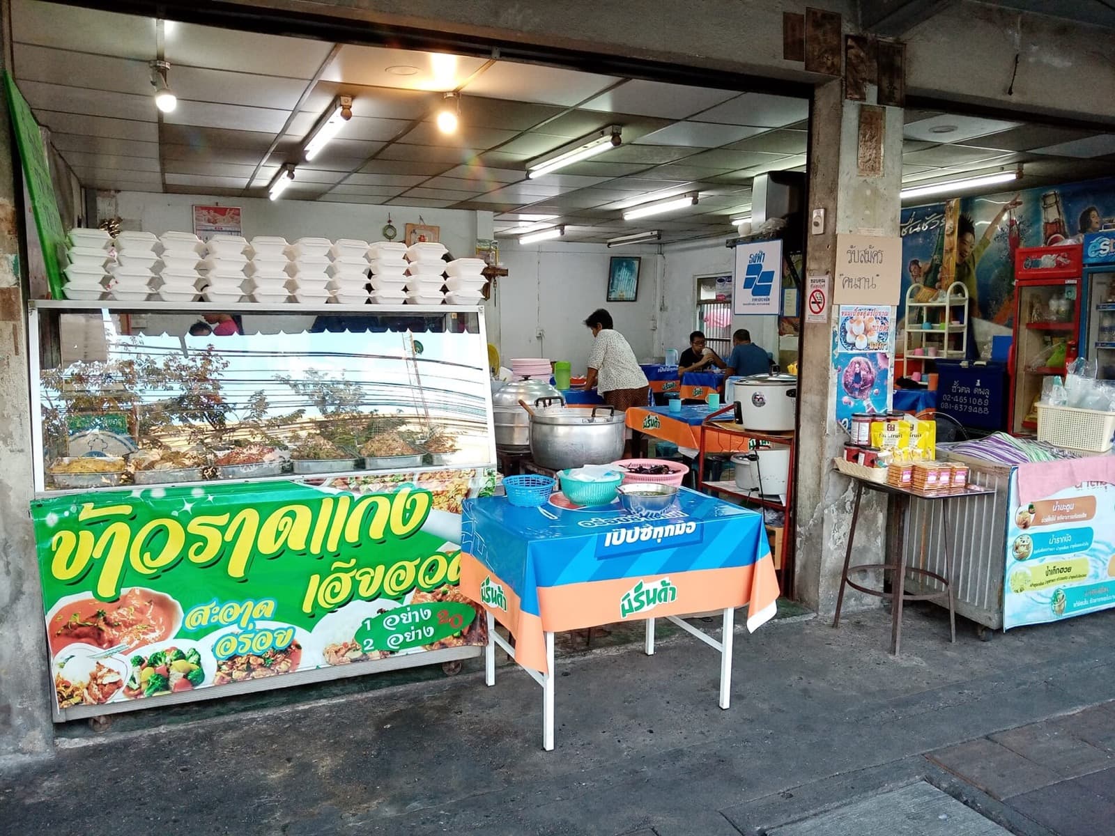 Khao kaeng food in Talat Phlu, Bangkok